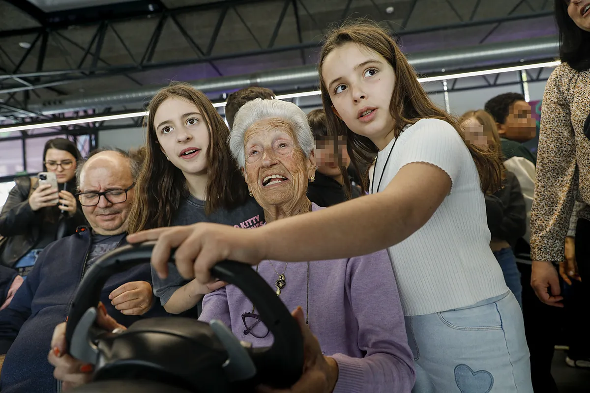 Mario Kart a los 102 años para romper barreras generacionales y luchar contra el Alzheimer: "Les genera emociones positivas"