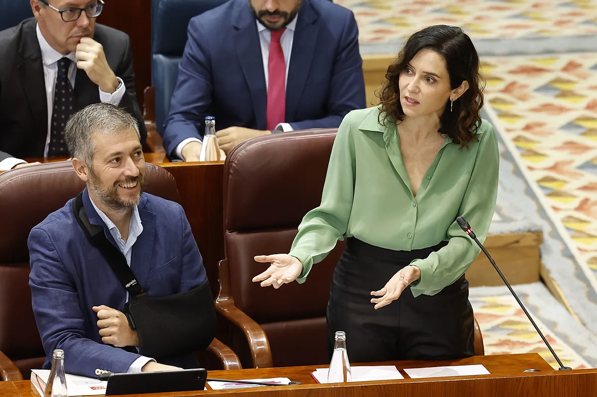 Ayuso insta al PSOE a que "tome ejemplo" de la consejera de Salud andaluza y reclama dimisiones en el Gobierno: "Llevan otra semana sobresaliente"