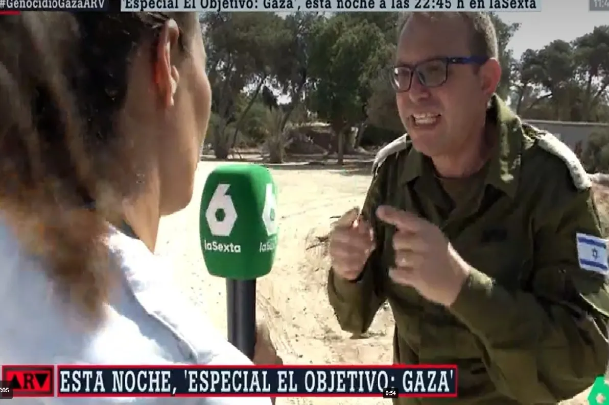 Ana Pastor vive un momento de tensión con un portavoz del Ejército israelí: "Por ahí no"
