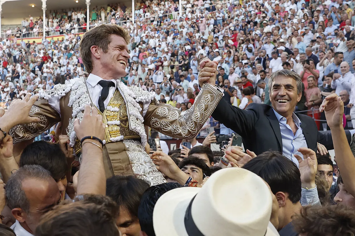 Apoteósico homenaje a un ganadero de leyenda: Borja Jiménez y Victorino Martín salen a hombros en Las Ventas sobre la excelencia de Milhijas
