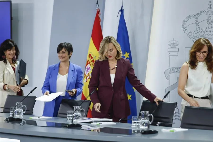 El Gobierno inicia el trámite para blindar el aborto en la Constitución sin necesidad de disolver las Cortes y convocar elecciones