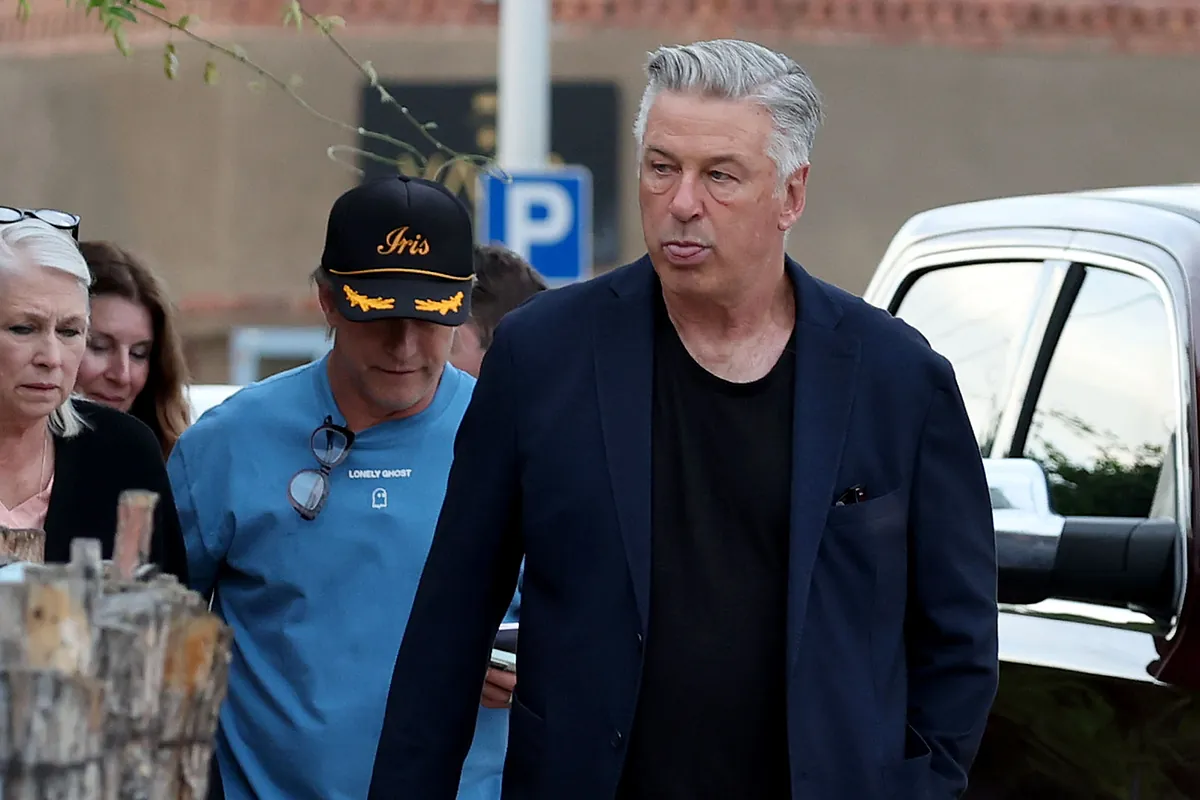 Alec Baldwin y su hermano Stephen sufren un accidente de tráfico: así ha terminado su coche empotrado contra un árbol