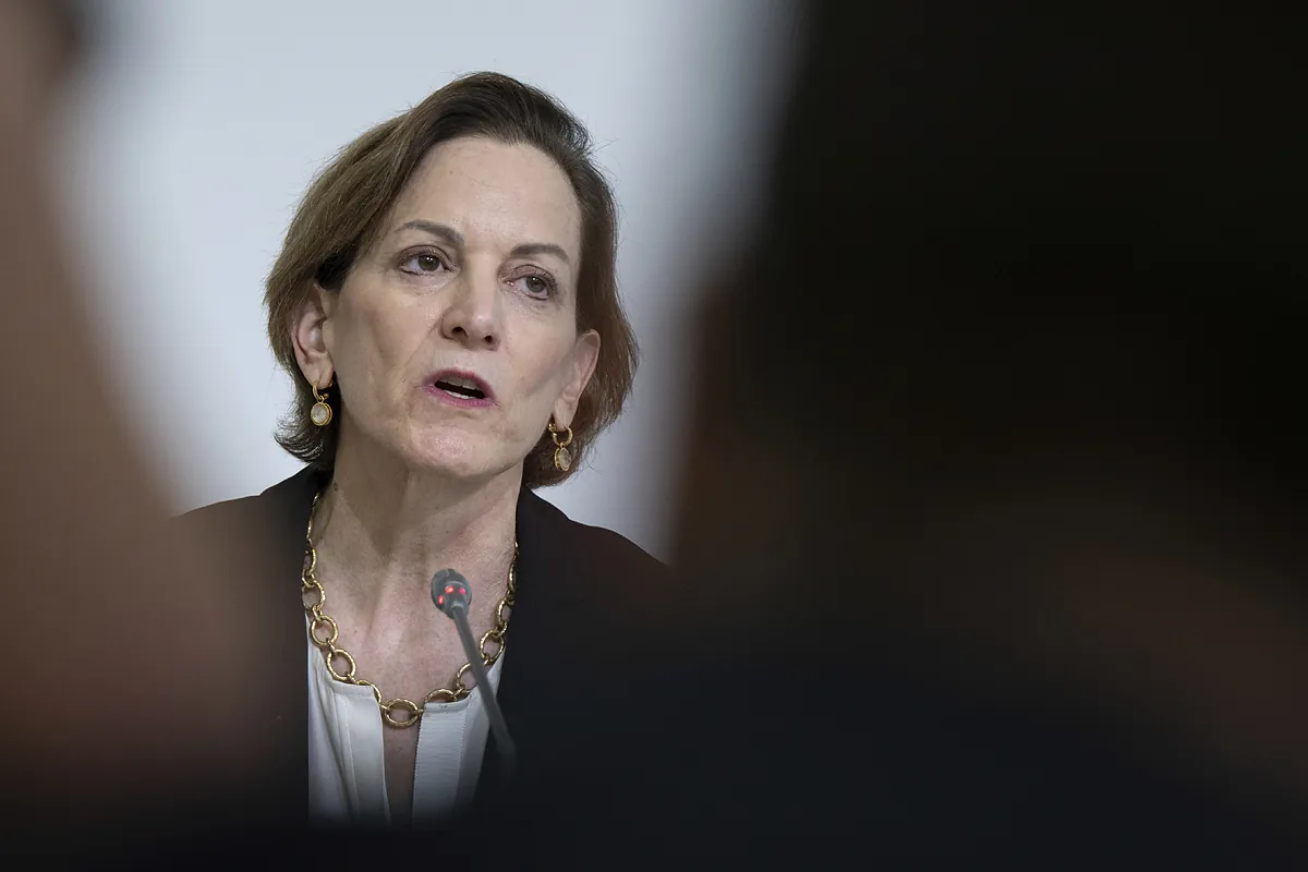 Anne Applebaum: "Con el ataque deliberado contra Polonia, Moscú quiere dividir a Europa y EEUU"