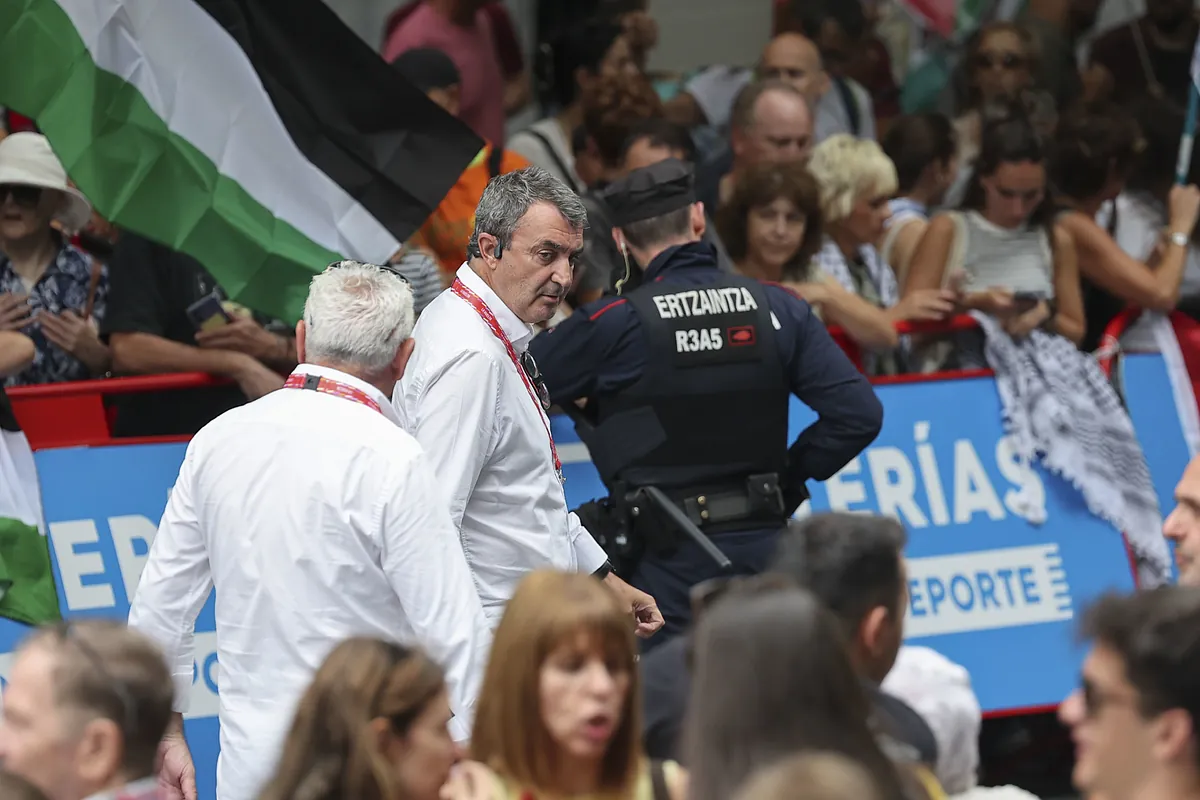 La semana 'horribilis' de Guillén: ''Estoy pasando el peor momento de mis 16 años como director de la Vuelta. No queremos meter la pata con Israel'