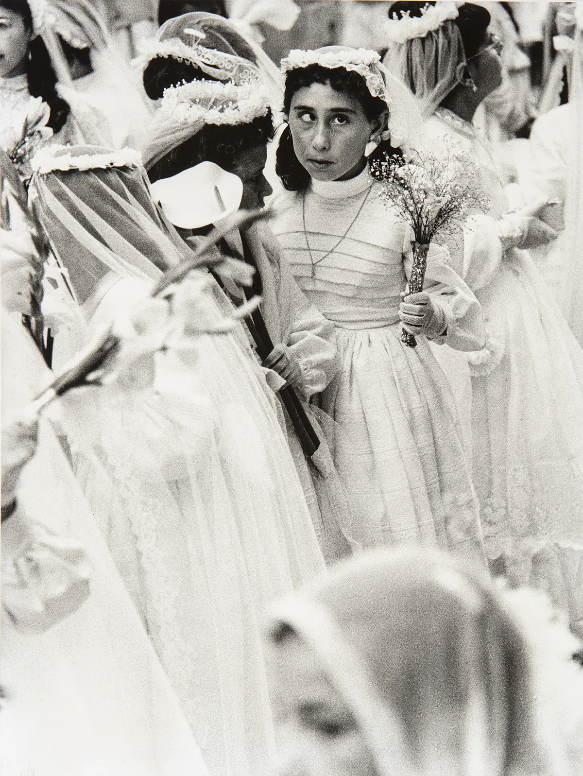 La tierna e implacable mirada del maestro Ricard Terré: tradiciones ancestrales y escenas del día a día para documentar (sin tapujos) el tiempo que le tocó vivir