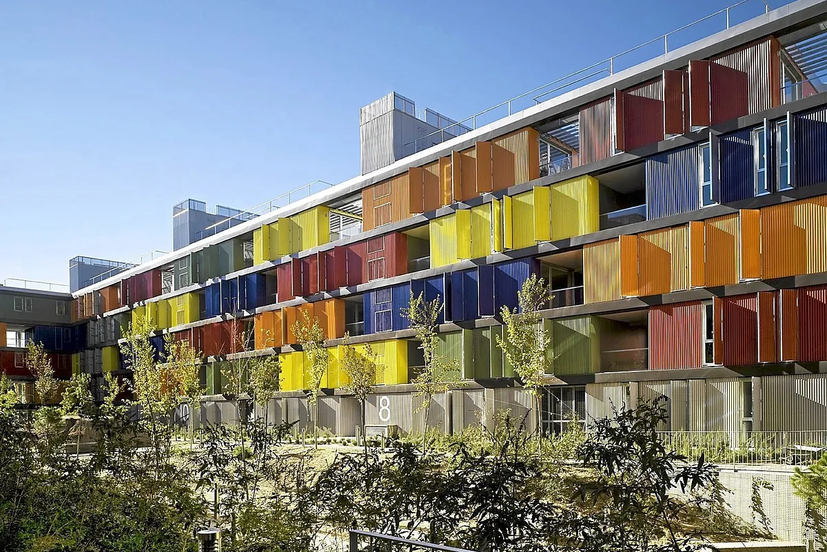 Ücretsiz bir ev satın almak, en çok 'Bubble' gayrimenkulünde, korunan bir evden 900 Euro daha fazladır