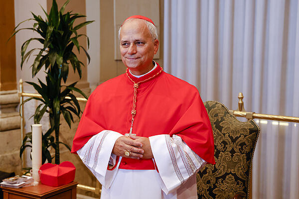 Robert Prevost, nuevo papa León XIV, en directo | El cardenal estadounidense Robert Prevost será el Papa León XIV