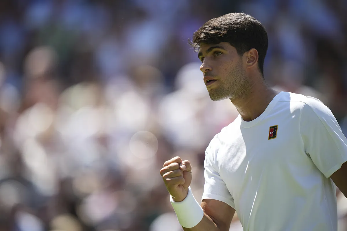 Alcaraz sufre un sofoco para ganar a Fognini en su debut en Wimbledon