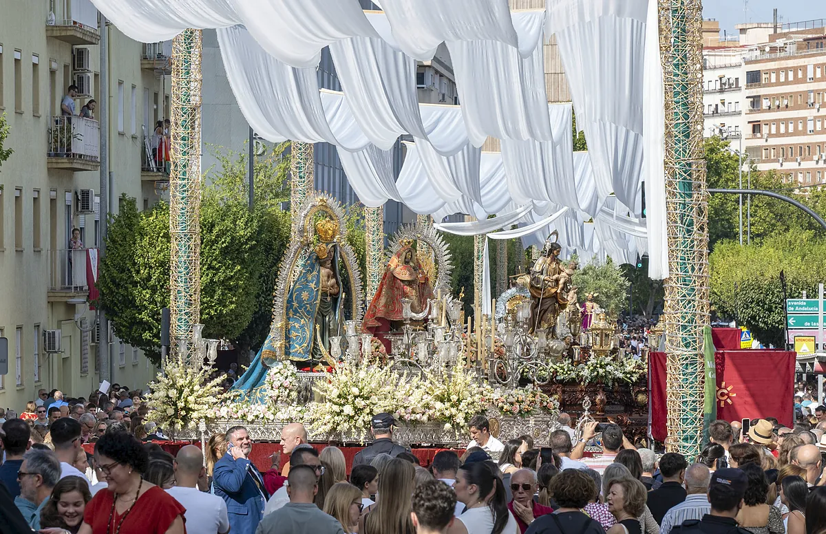 Cuatro heridos en un atropello en un paso de peatones durante una procesión en Jaén