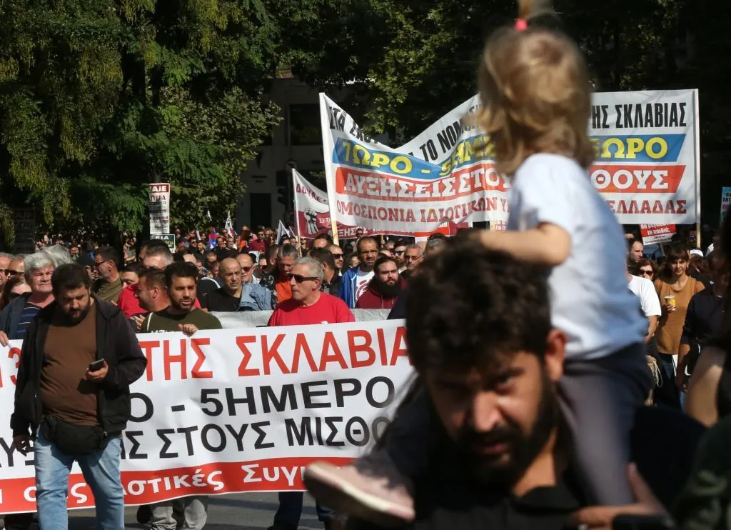 Grecia aprueba, pese a las protestas, la jornada laboral de hasta 13 horas