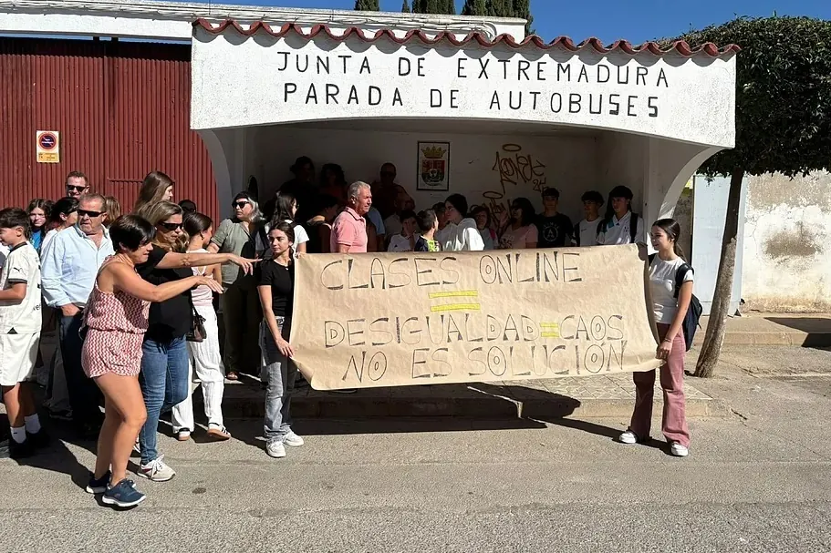 Cuarto día sin clase para 5.000 alumnos en Extremadura tras la ruptura de negociaciones entre la Junta y las empresas del transporte escolar