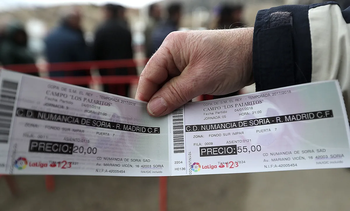 Consumo obligará a las empresas a incluir los gastos de gestión en el precio final de las entradas adquiridas online