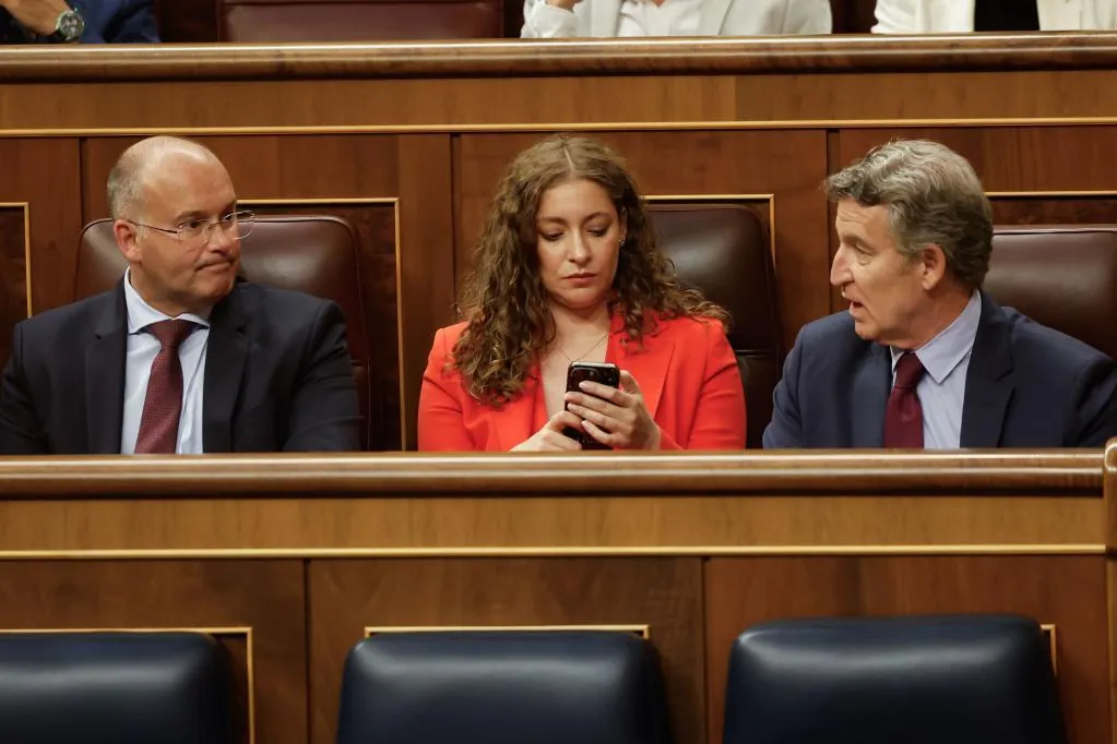 Génova se pone del lado de Mazón y advierte a Camps de que su campaña para presidir el PP valenciano es un  error 