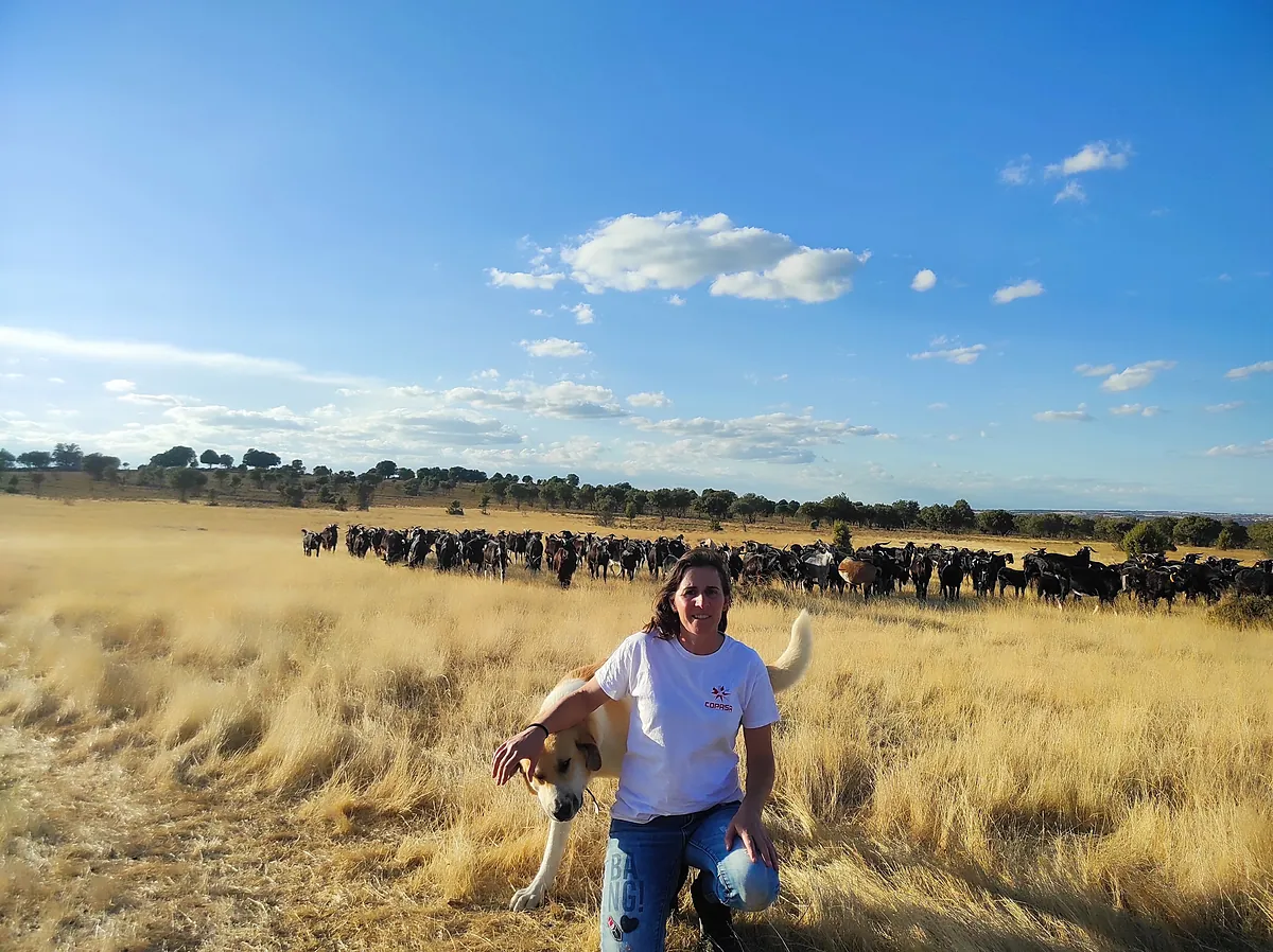 Inés Luengo, la última cabrera para salvar una raza en peligro de extinción: "Cuando necesito desconectar, me voy de compras"