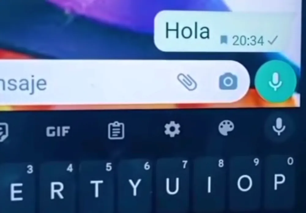 Icono de la bandera en WhatsApp: por qué no aparece en todos los chats y qué significa