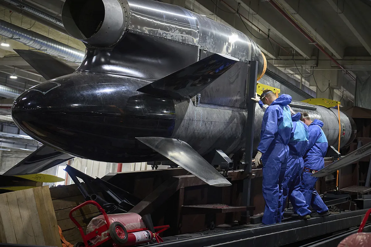 Ucrania presenta su 'flecha' , el misil de largo alcance que alcanza blancos en Rusia a 3.000 kilómetros de distancia