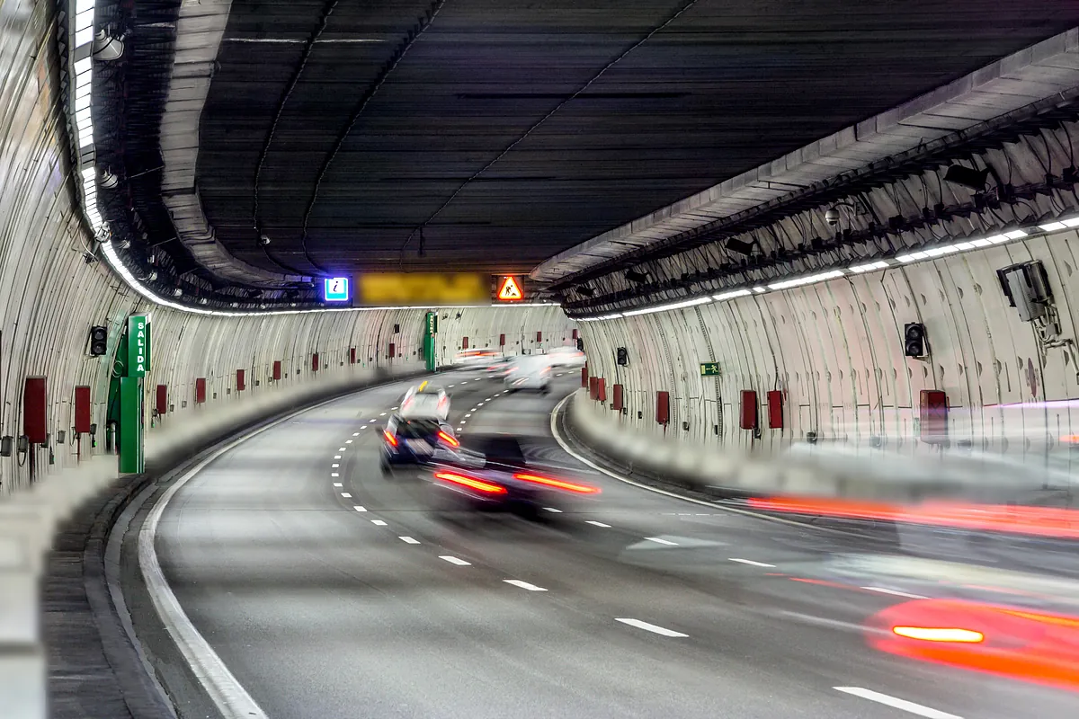 Al fin se puede navegar (sin perder la señal) por los túneles de la M-30: el sistema de balizas por 'bluetooth' ya está operativo