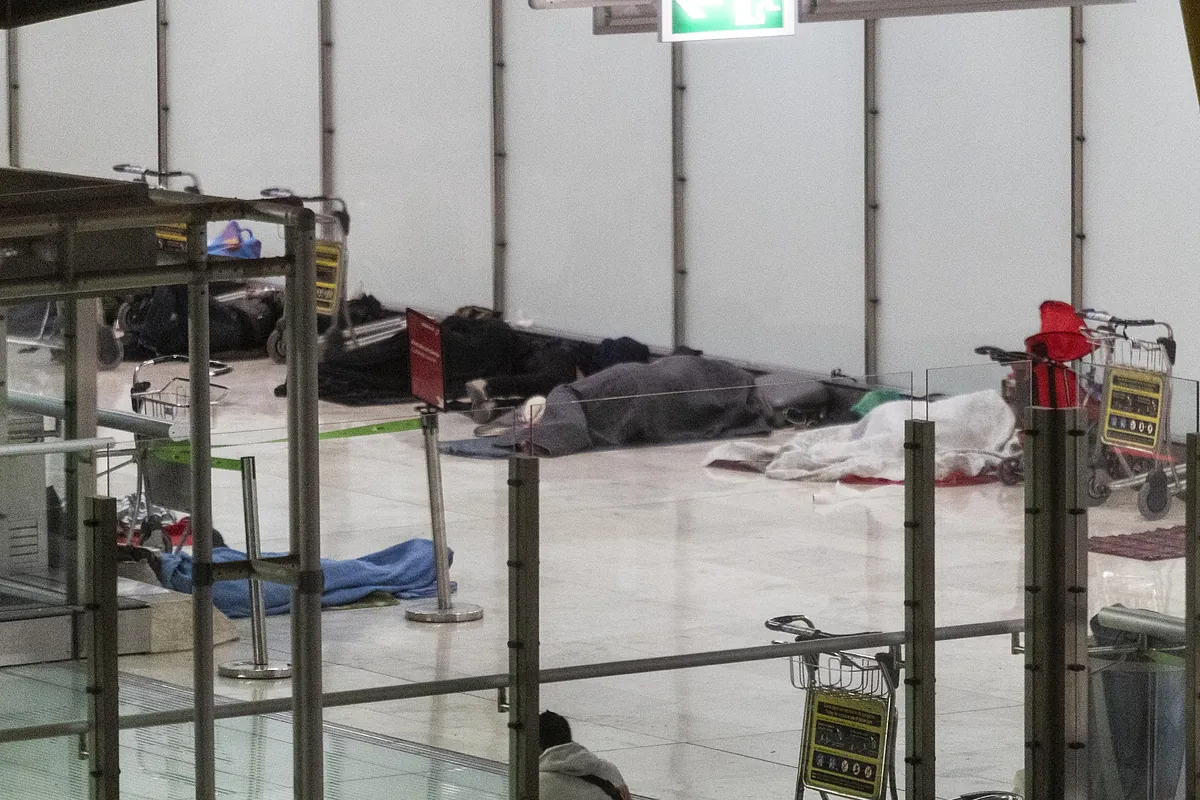 La esperada cumbre entre Almeida y Aena en busca de una solución en Barajas... y el recuerdo de aquella crisis que alumbró Las Caracolas