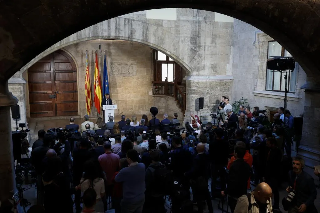 El PP admite que  perjudica dilatar  la sucesión de Mazón mientras crecen las dudas por el secretismo en torno al candidato