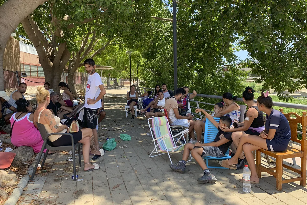 Mijas'ta kayıp bir kişi bulurlar ve oğullarını sorumlu gördüğü bir komşunun ölümü için tutuklarlar