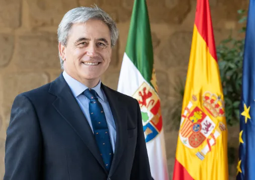 Dimite el consejero de Gestión Forestal de Extremadura tras ser acusado de falsear su currículum
