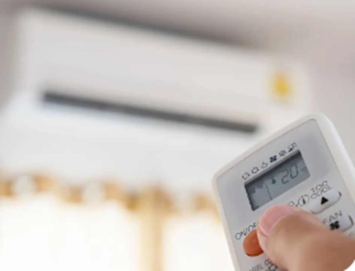 Melindalondon porno we were seated outdoors by the pool for