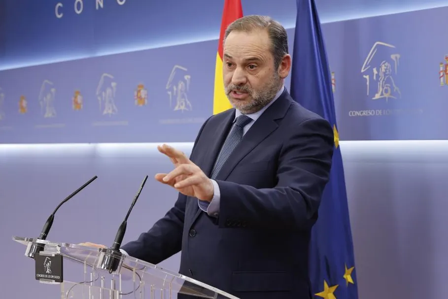 La UCO descubre que el PSOE hacía pagos en efectivo a Ábalos y Koldo: "El sobre de Ferraz a la mesa del ministro"