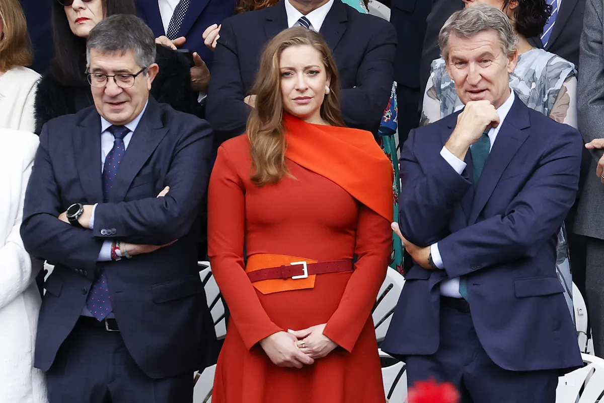Ester Muñoz, la diputada mordaz del PP que leyó 'El Capital', de rojo el día de la Hispanidad