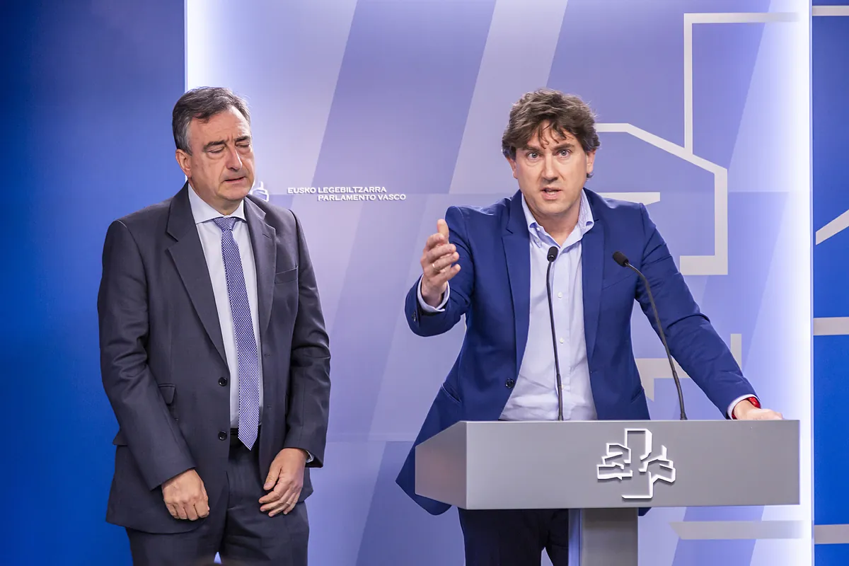 "¿Quién manda en el PNV?", se pregunta Eneko Andueza para dejar en entredicho a Aitor Esteban ante el PNV de Gipuzkoa