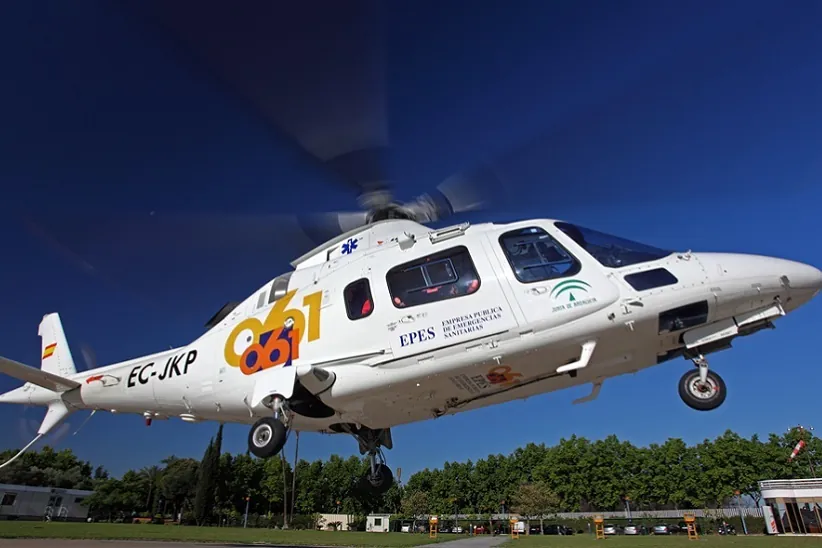 10 yaşında ve bir kadın aracı N-IV'te bir duvarla çarpıştığında öldü, Bailn (Jan)