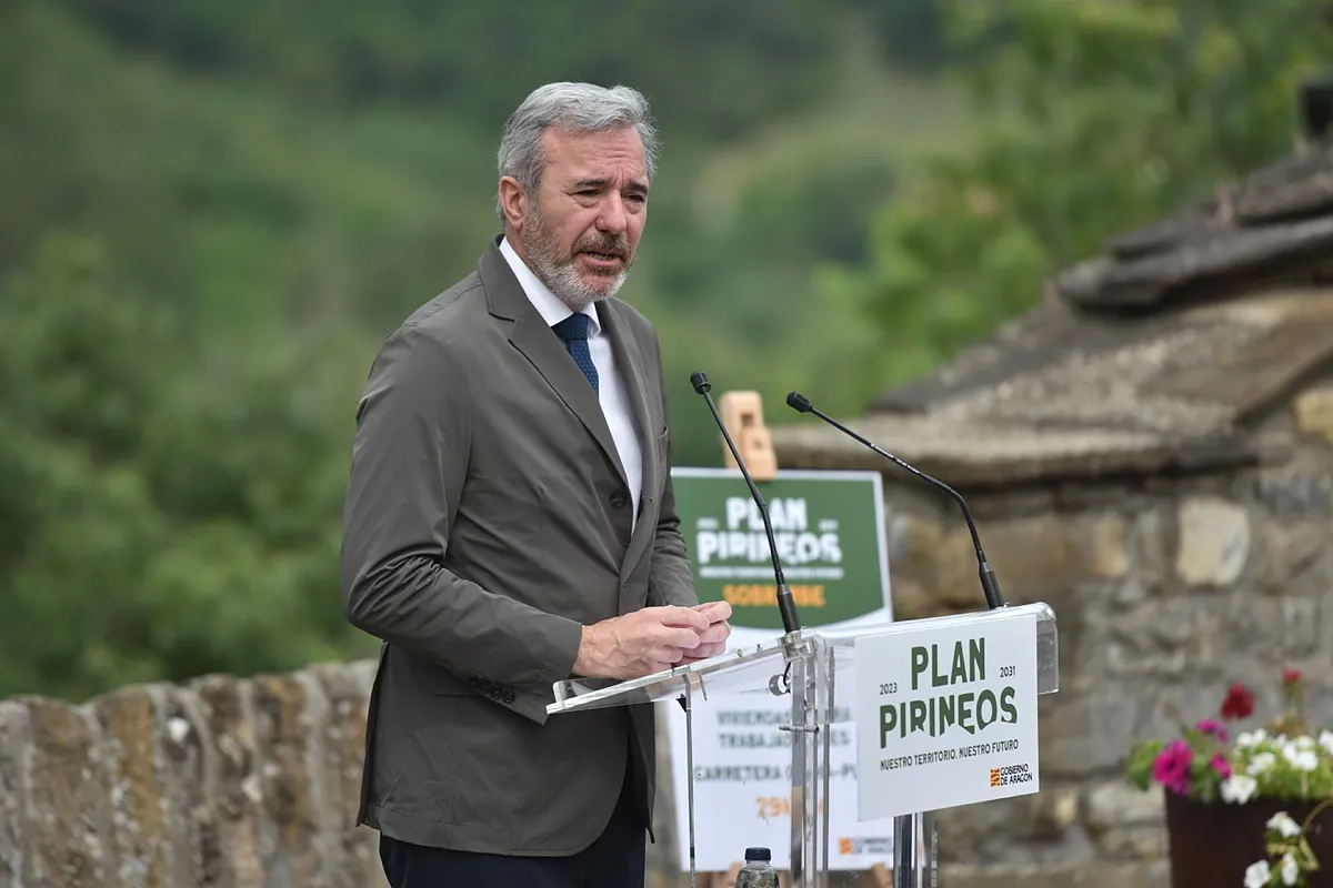 Aragón buscará aunar la "fuerza política" de las CCAA afectadas por la reducción de paradas de autobús: "Quieren beneficiar a la costa en detrimento de Teruel"