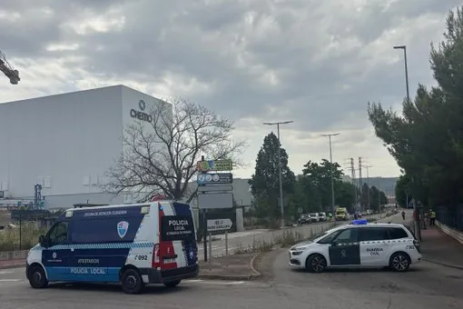 Cuatro heridos y más de 600 evacuados tras un incendio en una farmacéutica de Azuqueca de Henares, Guadalajara