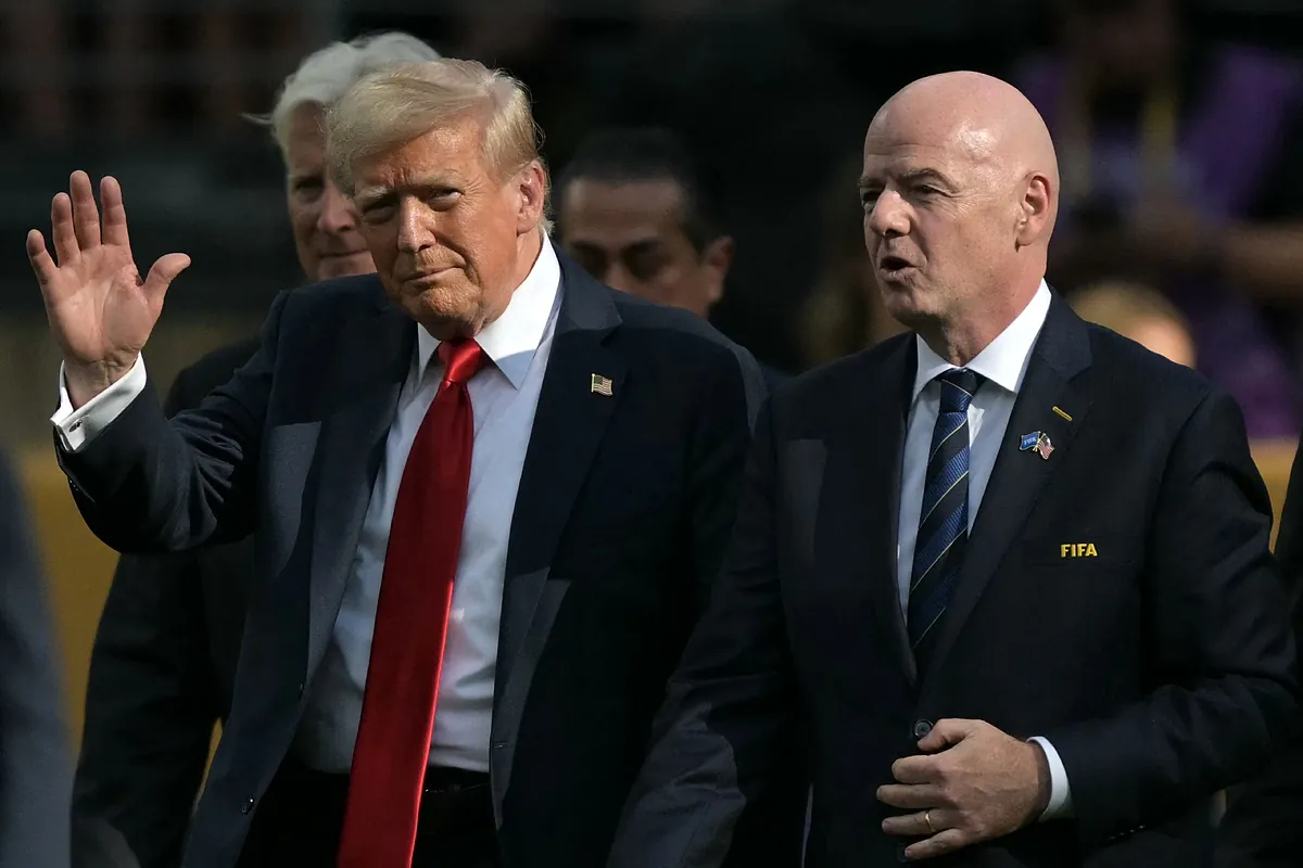 Donald Trump, protestolarla karşılaştığı İngiltere'ye benzeri görülmemiş ikinci bir ziyaret yaptı