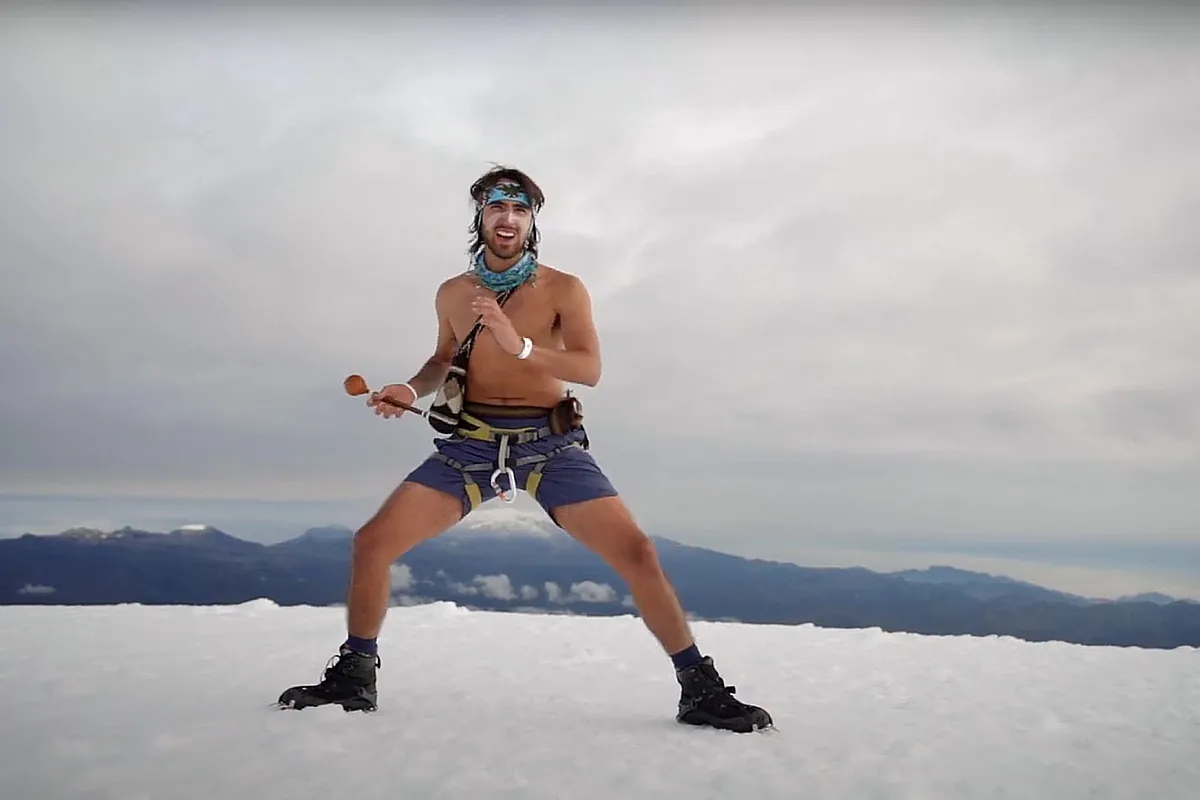El gurú que ha hecho sentir la "llamada del hielo" a Víctor de Aldama: "Estoy dispuesto a sanarlo y abrirle muchas puertas. Honramos la energía del dinero"