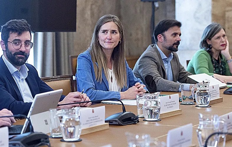 "Información no son datos": el Gobierno envía agentes del CNI a las grandes eléctricas para acceder a sus registros