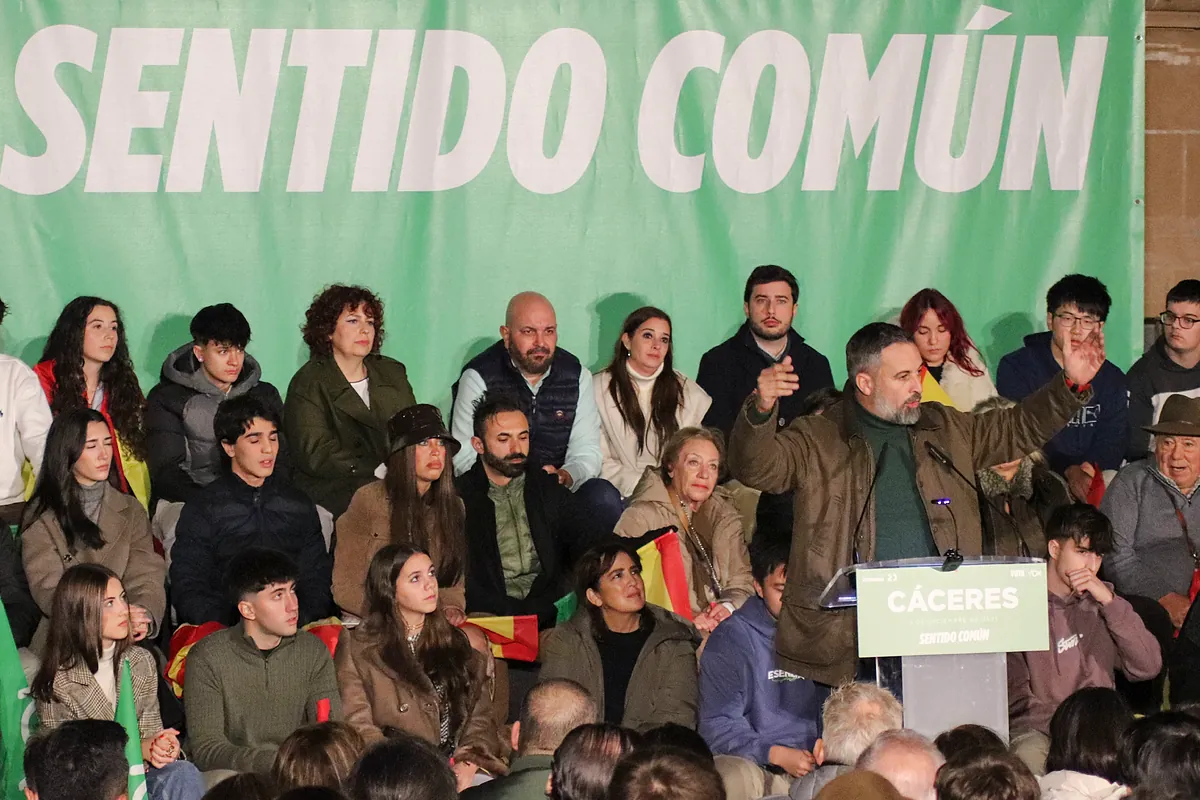Abascal insiste en la bronca con María Guardiola: Es la Irene Montero de Extremadura