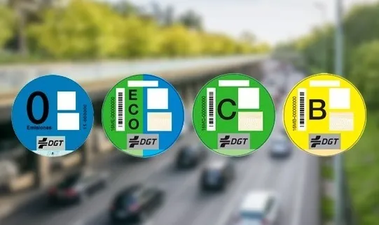 Los cambios que llegarán a las etiquetas de la DGT: híbridos enchufables y ligeros, en la picota