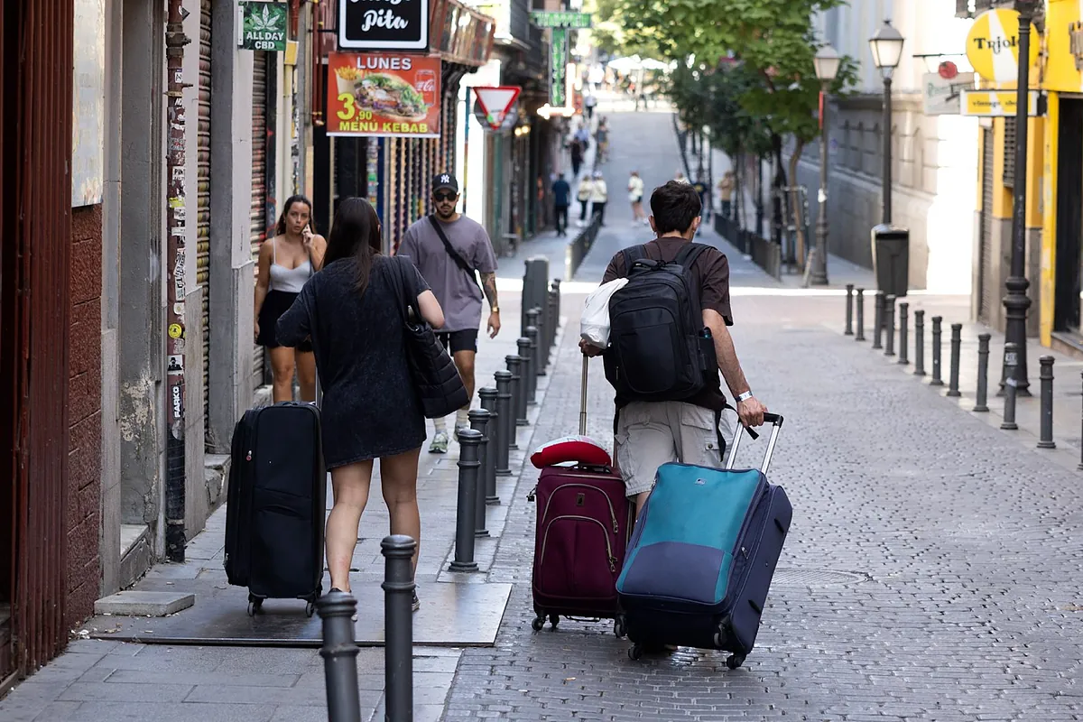Bustinduy anuncia que se eliminarán 5.800 anuncios en Airbnb por orden del TSJM