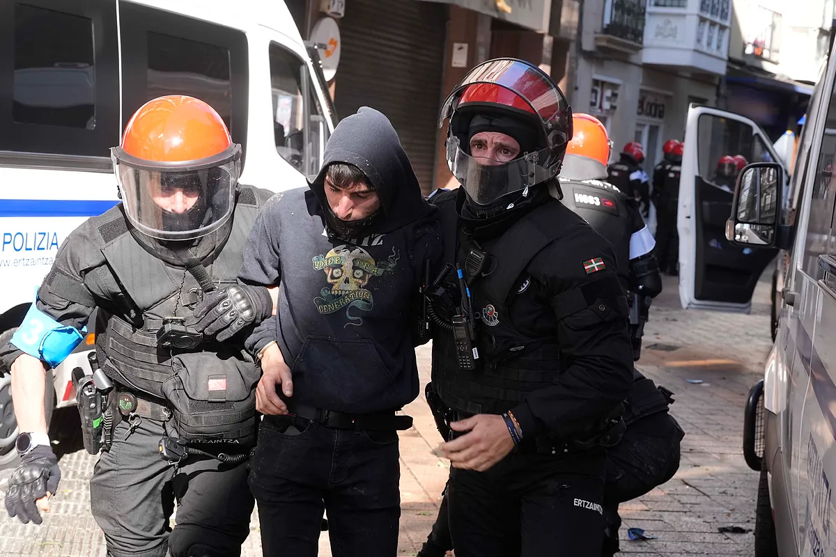 El PNV renuncia ahora llamar fascistas a los violentos abertzales y ya comparte el diagnóstico con líderes de Bildu