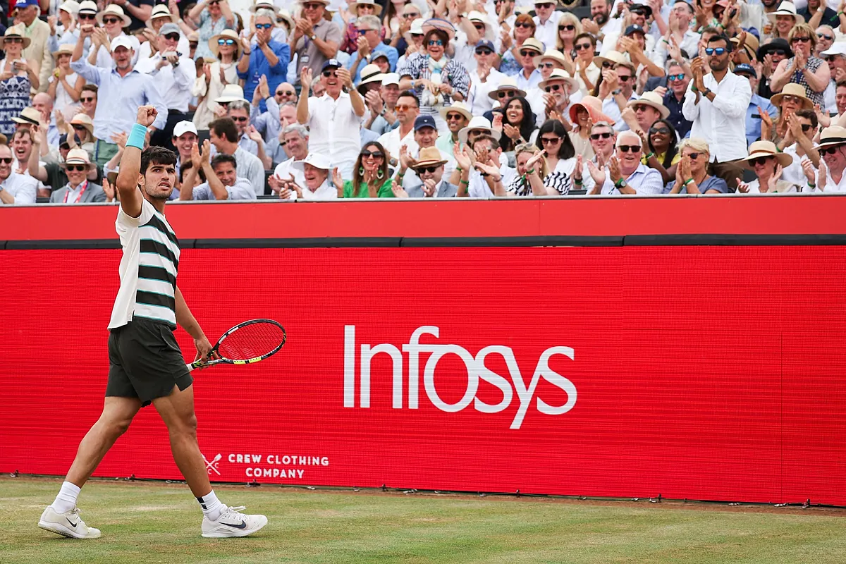 Alcaraz replica la crecida de Lehecka, gana en Queen's su...