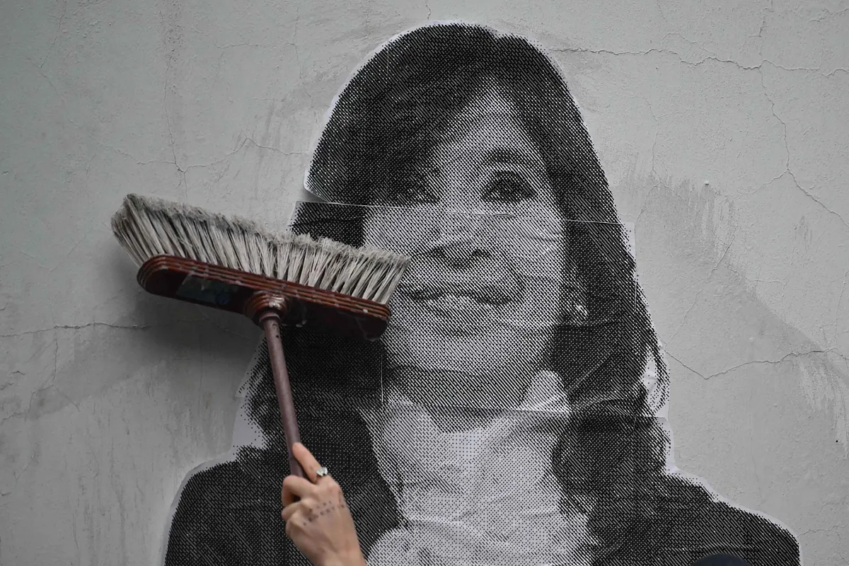 Cristina Kirchner, ikamet hapishanesinde ve elektronik ayak bileği ile