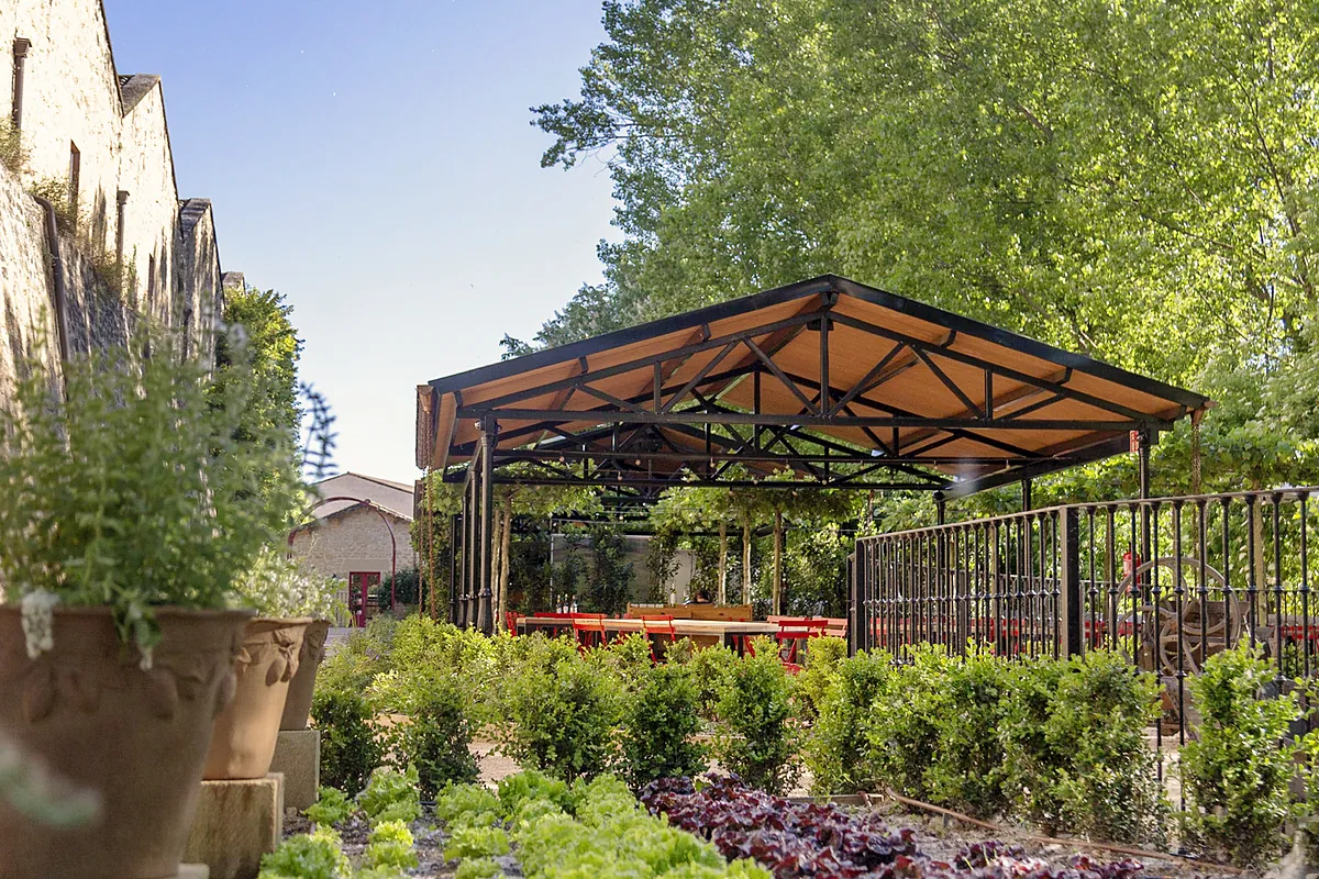 12 bodegas para escaparse a beber buen vino y, además, darse un homenaje gastronómico