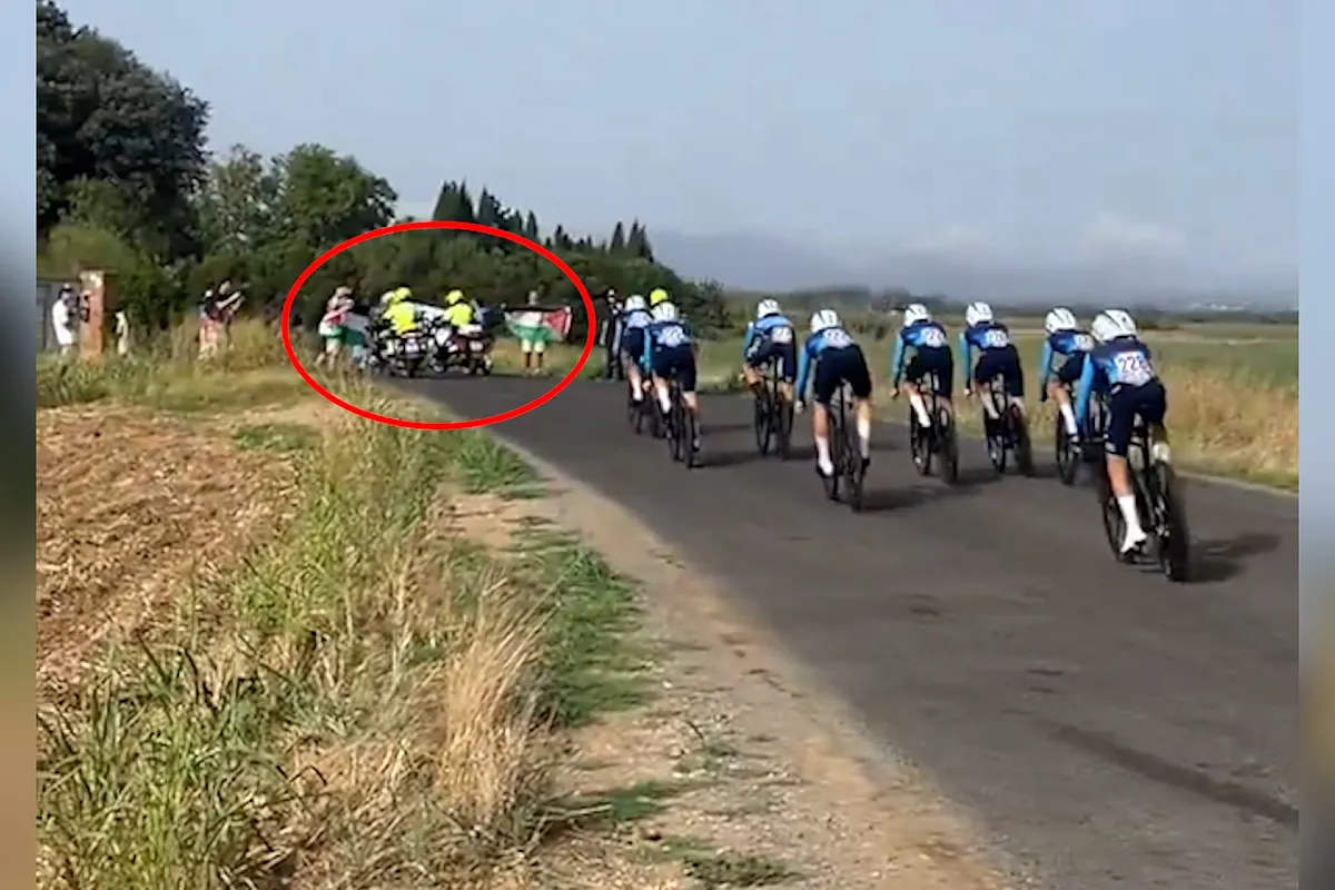 Una protesta a favor de Palestina corta el paso al equipo israelí en La Vuelta de Figueres (Girona)