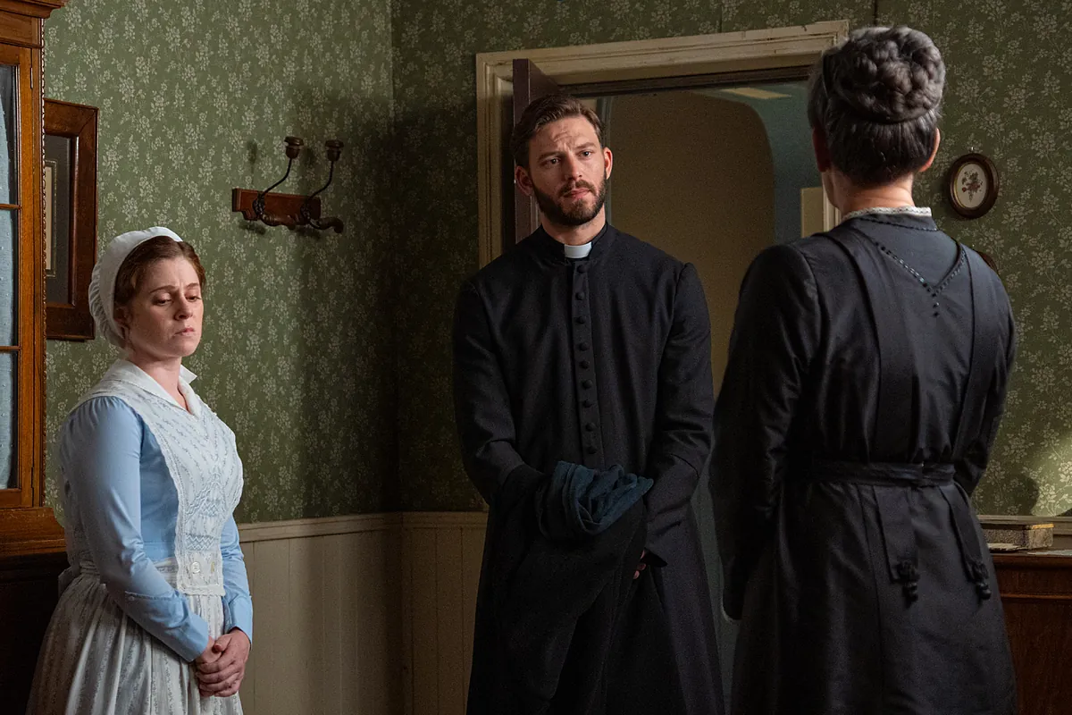 Avance semanal de 'La Promesa' del 11 al 15 de agosto: La llegada de Samuel  provoca un nuevo enfrentamiento | Series