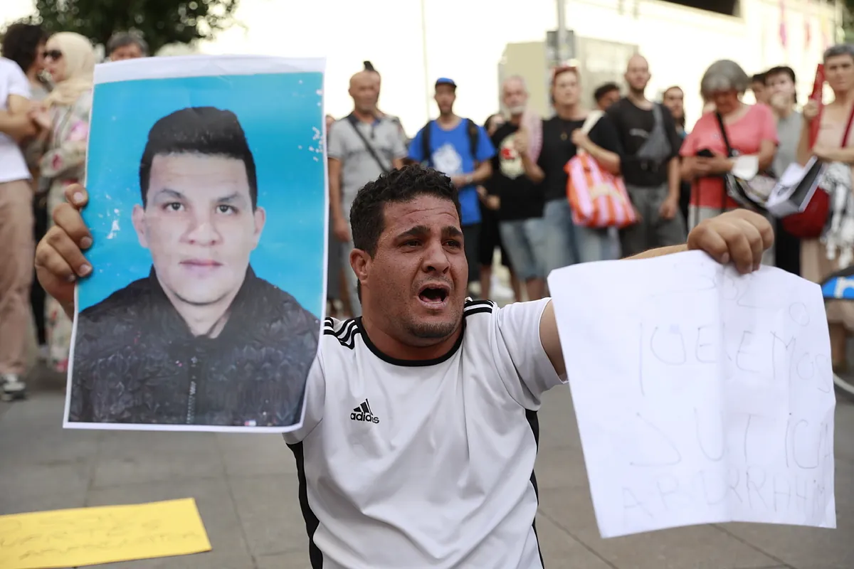 El lamento de la familia de Abderrahim, estrangulado por un polic?a...