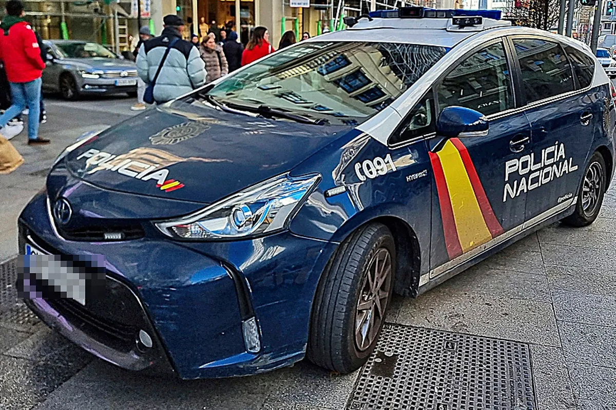 Bir Carabanchel Evinde silah zoruyla hırsızlık (günün zaten tam ışığı)