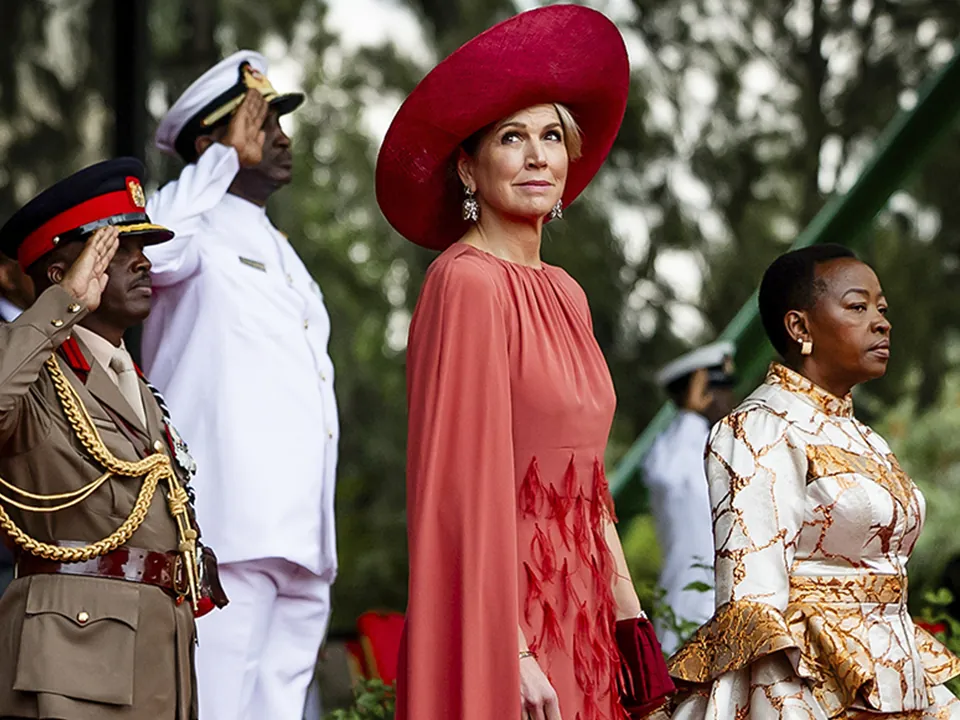 Máxima de Holanda: hacer mínimas al resto de reinas