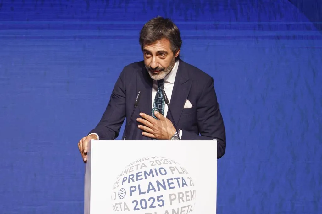 Cuánto dinero se ha llevado Juan del Val por ganar el premio Planeta 2025