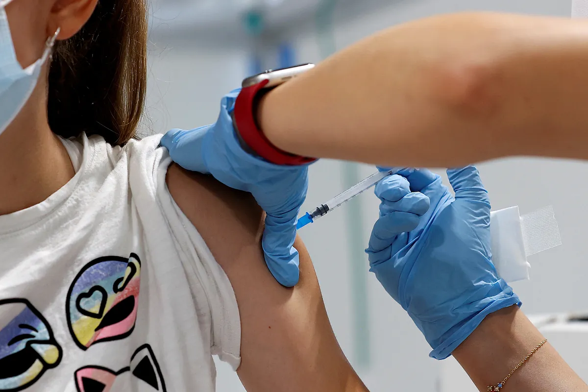 Absuelven por alteración psicológica a la enfermera antivacunas que simuló inocular contra el covid a 400 niños en Vizcaya
