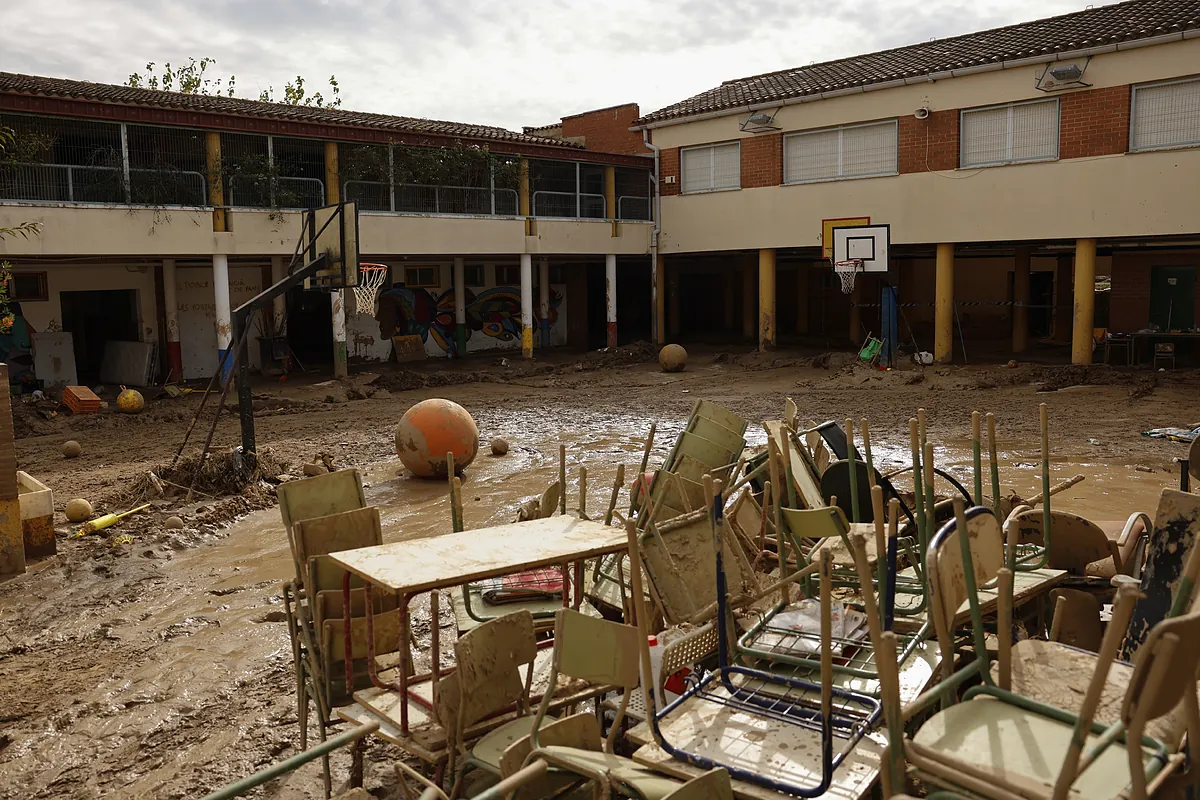 Los ayuntamientos se movilizan y exigen soluciones urgentes para recuperar los colegios de la dana el próximo curso